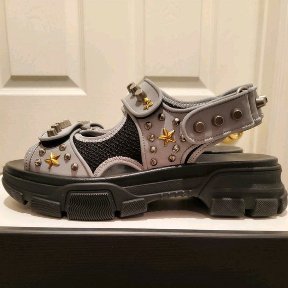 GUCCI Stud Embellished Silver Grey Leather Sandals - Picture 2 of 8